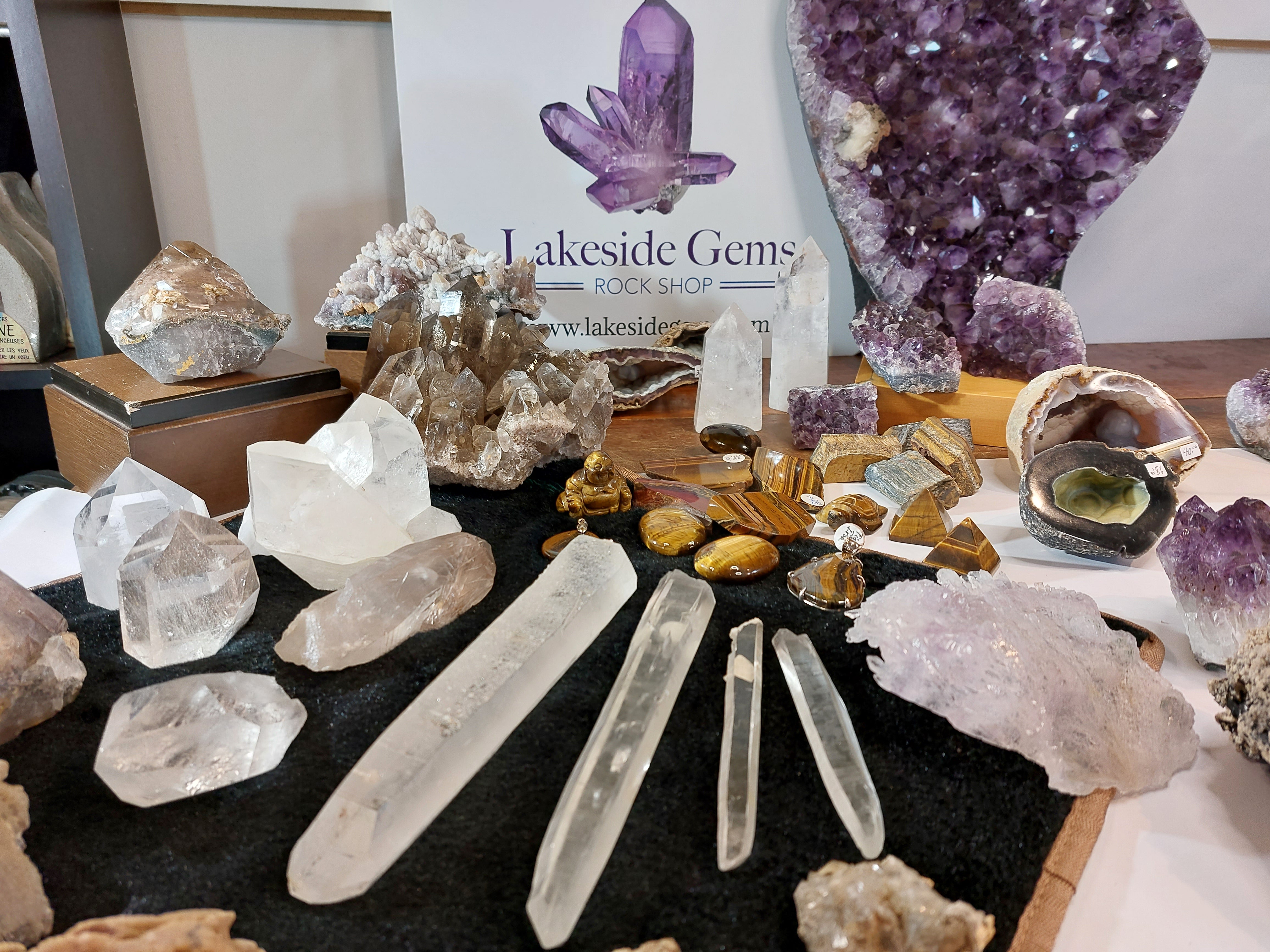 Lakeside Gems Rock Shop Bancroft Ontario Canada Lortone Canada